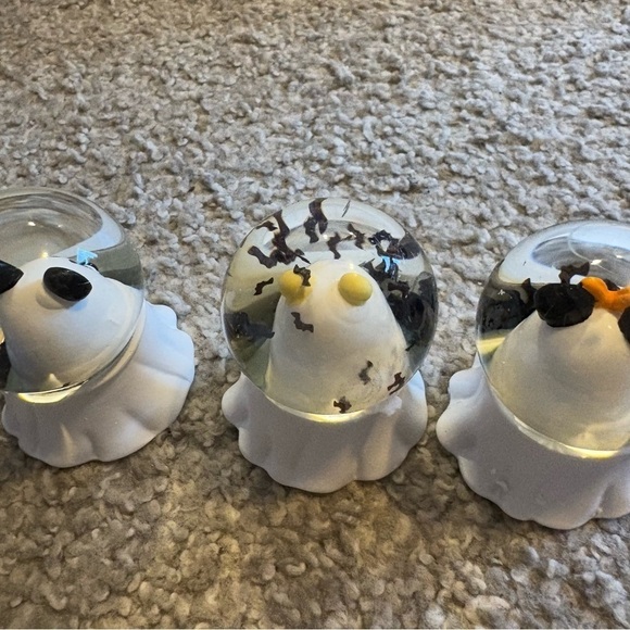 Disney Mini Snow Globe Set NEW Mickey Minnie Pooh Halloween Bats Decor - Picture 4 of 5
